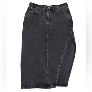Abercrombie & Fitch Women’s Black Denim Skirt, Sz 25”
99% Cotton.  NWOT